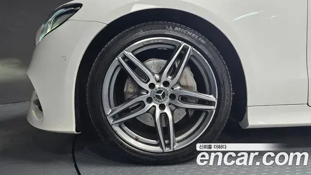 Mercedes-Benz E-Class 2019 — Photo 3/20