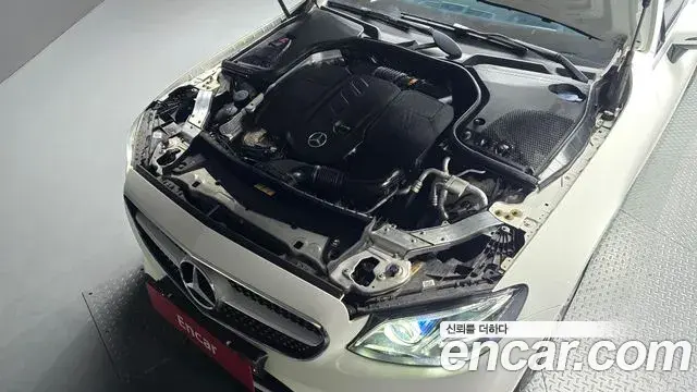 Mercedes-Benz E-Class 2019 — Photo 9/20