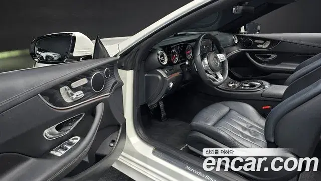 Mercedes-Benz E-Class 2019 — Photo 8/20