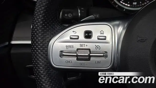 Mercedes-Benz E-Class 2019 — Photo 7/20