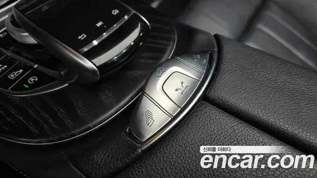 Mercedes-Benz E-Class 2019 — Photo 13/20