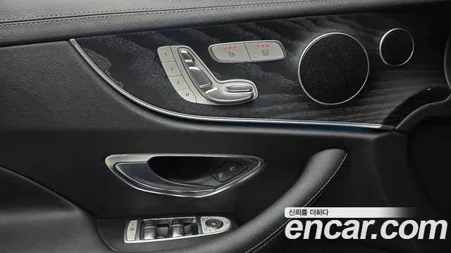 Mercedes-Benz E-Class 2019 — Photo 5/20