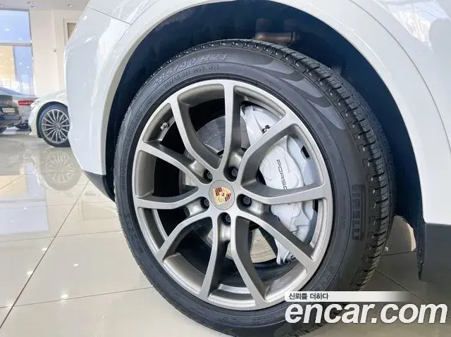 Porsche Cayenne 2020 — Photo 13/20
