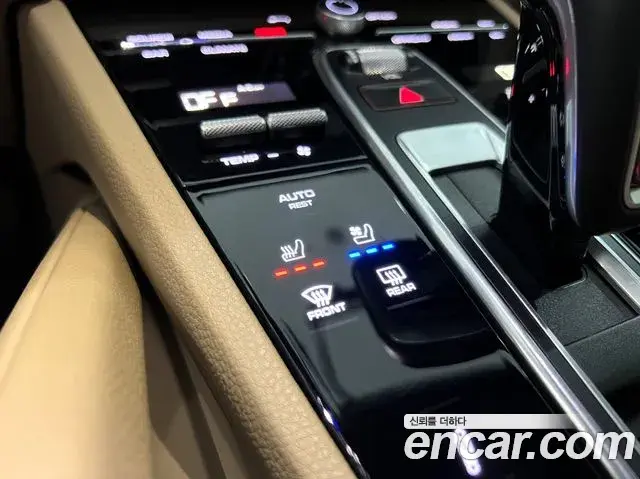 Porsche Cayenne 2020 — Photo 11/20