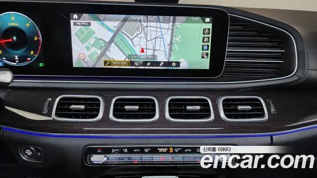 Mercedes-Benz GLE-Class 2022 — ფოტო 17/20