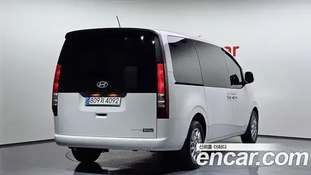 Hyundai Staria 2025 — Photo 9/20