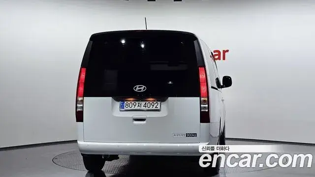 Hyundai Staria 2025 — Photo 6/20