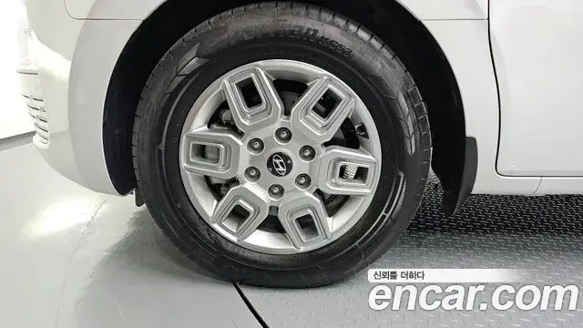 Hyundai Staria 2025 — Photo 4/20