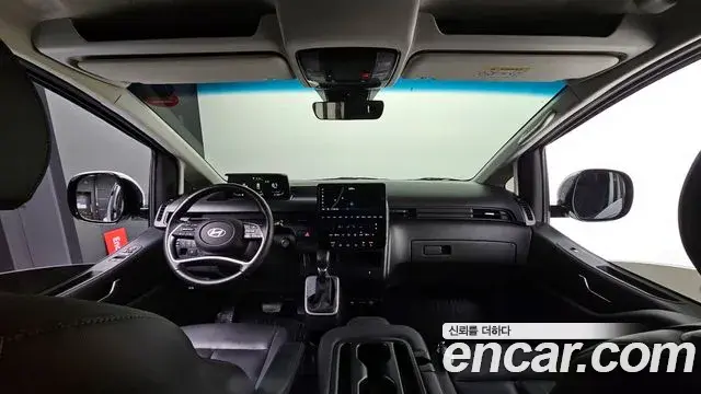 Hyundai Staria 2025 — Photo 12/20