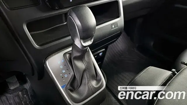 Hyundai Staria 2025 — Photo 18/20