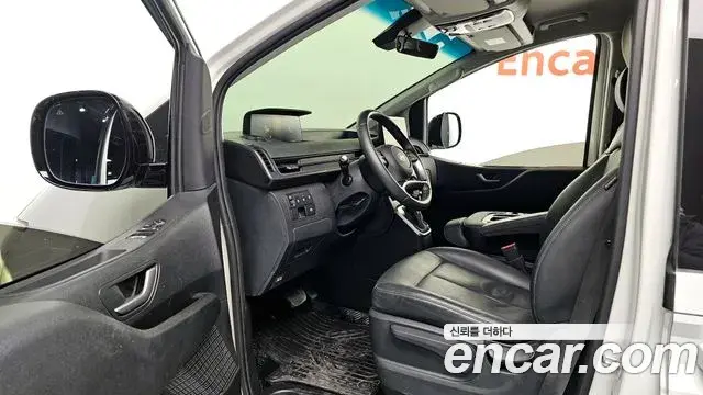 Hyundai Staria 2025 — Photo 17/20