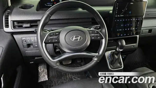 Hyundai Staria 2025 — Photo 10/20