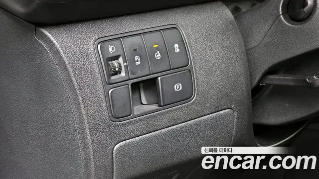Hyundai Staria 2025 — Photo 5/20