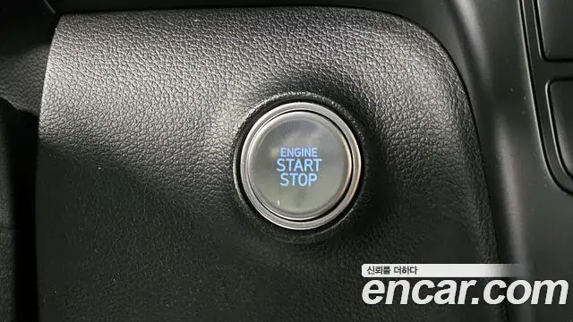 Hyundai Staria 2025 — Photo 1/20
