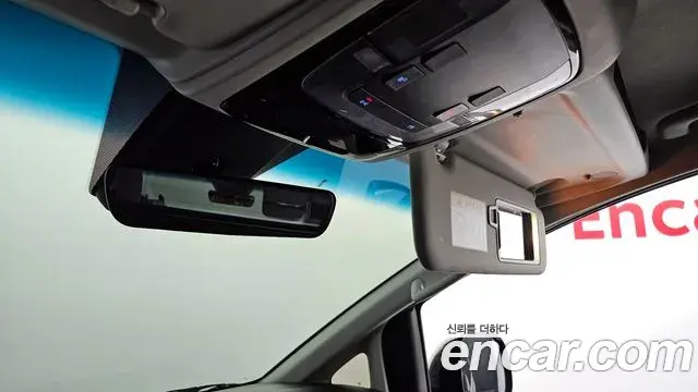 Hyundai Staria 2025 — Photo 15/20