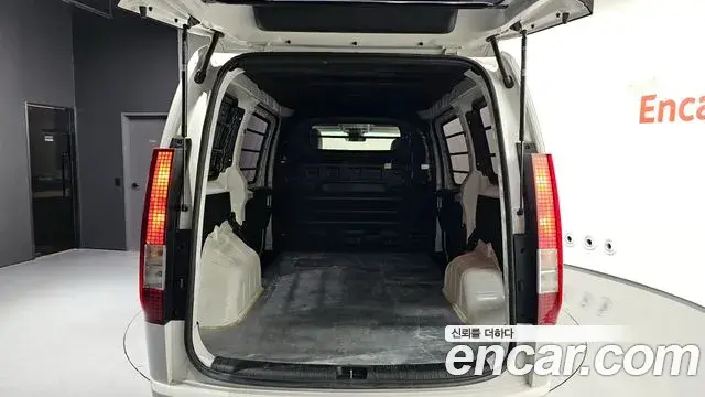 Hyundai Staria 2025 — Photo 20/20