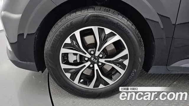 Kia Carnival 2021 — Фото 5/20