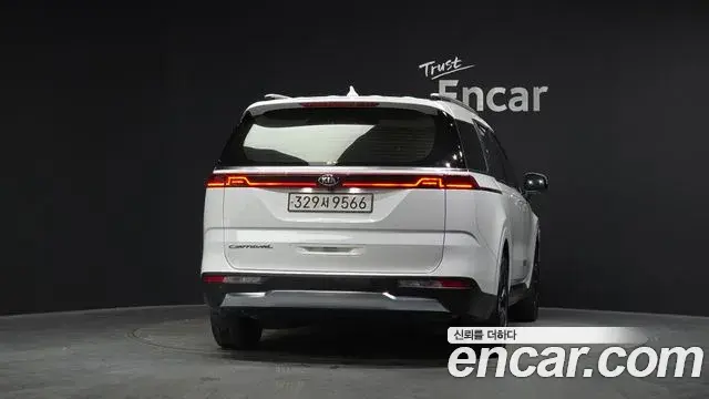 Kia Carnival 2021 — ფოტო 5/20