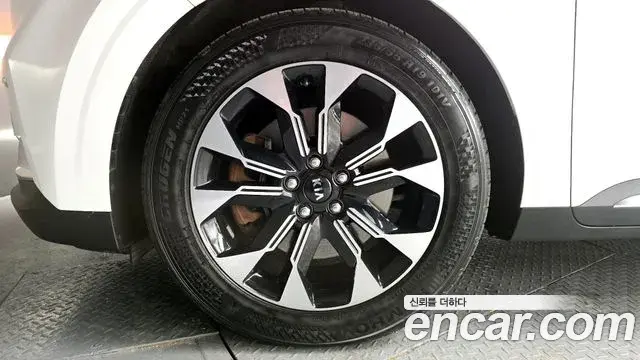 Kia Carnival 2021 — ფოტო 11/20