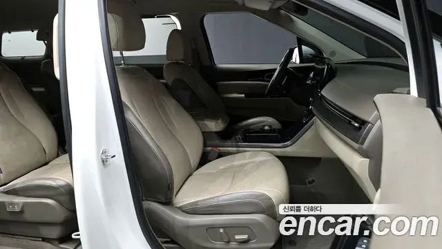Kia Carnival 2021 — ფოტო 12/20