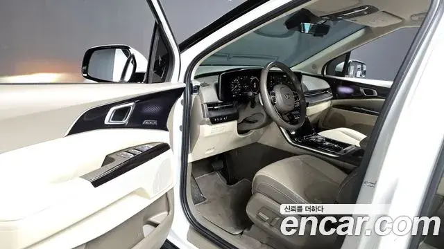 Kia Carnival 2021 — ფოტო 18/20