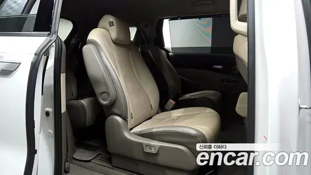 Kia Carnival 2021 — ფოტო 14/20