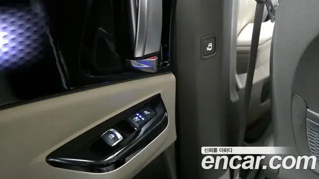 Kia Carnival 2021 — ფოტო 2/20