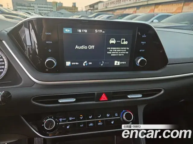 Hyundai Sonata Hybrid 2019 — Photo 6/20