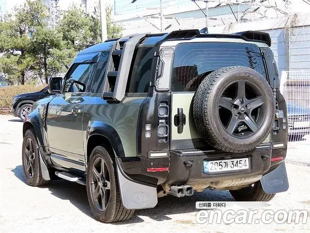 Land Rover Defender 2021 — Фото 2/20