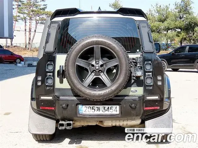 Land Rover Defender 2021 — Фото 3/20