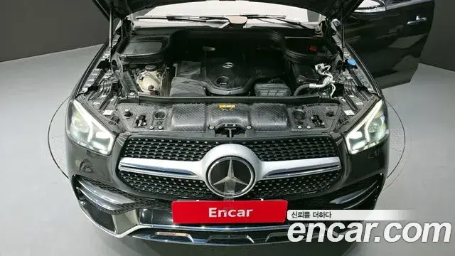 Mercedes-Benz GLE-Class 2020 — ფოტო 18/20