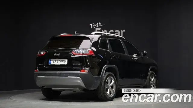 Jeep Cherokee 2021 — Фото 2/20