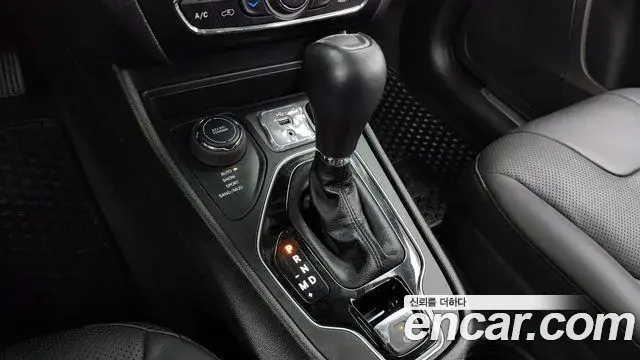 Jeep Cherokee 2021 — Фото 9/20