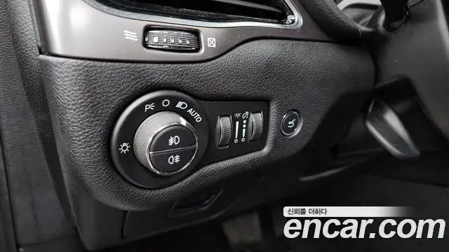 Jeep Cherokee 2021 — Фото 16/20