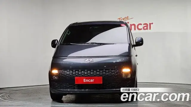 Hyundai Staria 2023 — Photo 8/20