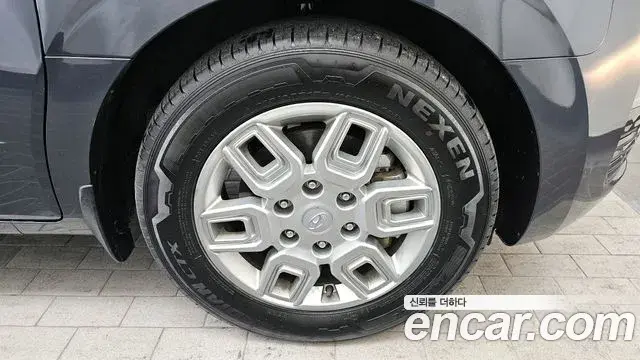 Hyundai Staria 2023 — Photo 9/20