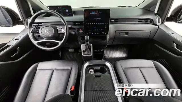 Hyundai Staria 2023 — Photo 16/20