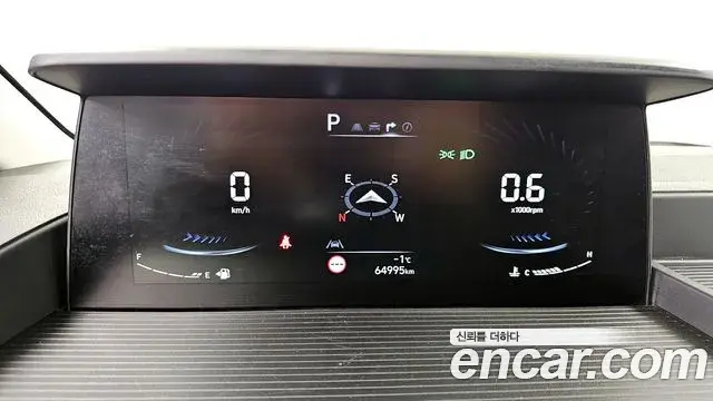 Hyundai Staria 2023 — Photo 14/20