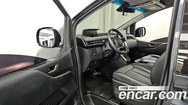 Hyundai Staria 2023 — Photo 18/20