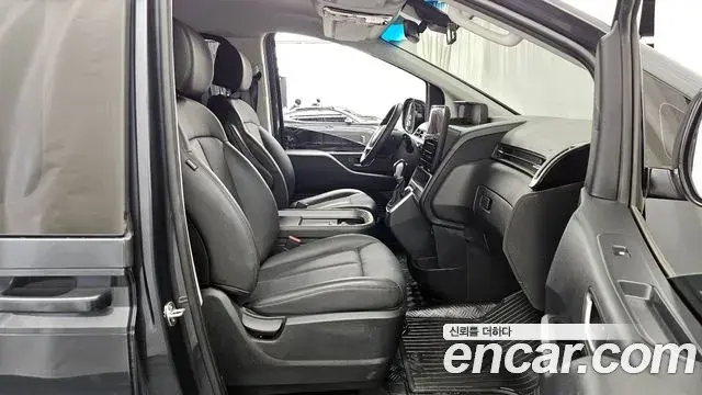 Hyundai Staria 2023 — Photo 19/20