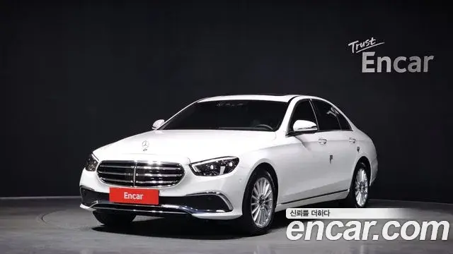 Mercedes-Benz E-Class 2020 — Photo 9/20