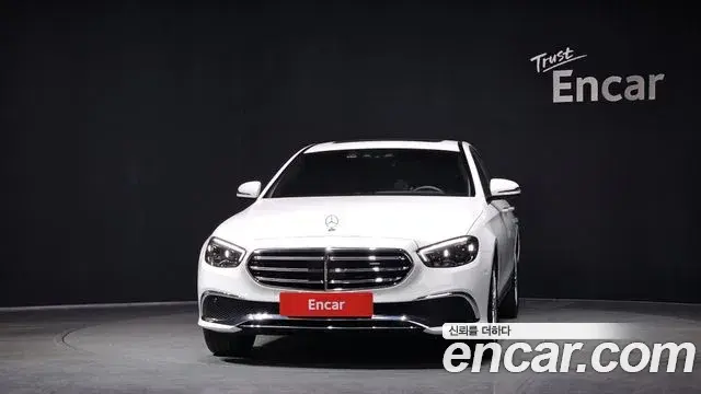 Mercedes-Benz E-Class 2020 — Photo 19/20