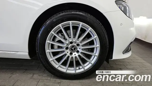 Mercedes-Benz E-Class 2020 — Photo 15/20