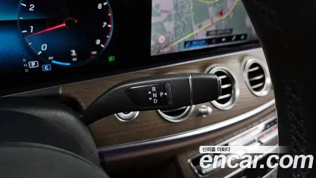 Mercedes-Benz E-Class 2020 — Photo 6/20