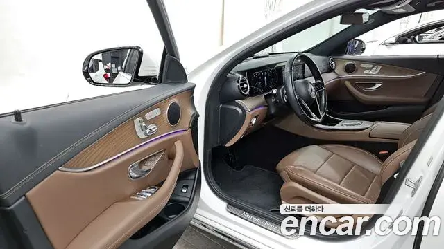 Mercedes-Benz E-Class 2020 — Photo 10/20