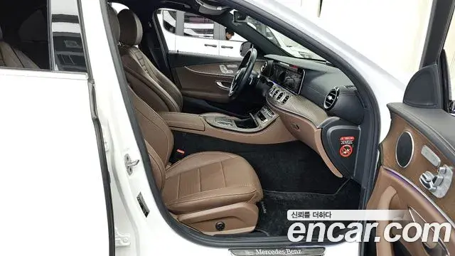 Mercedes-Benz E-Class 2020 — Photo 17/20