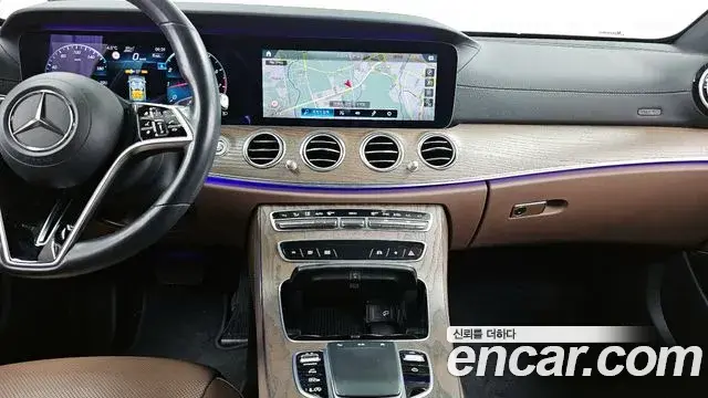 Mercedes-Benz E-Class 2020 — Photo 18/20