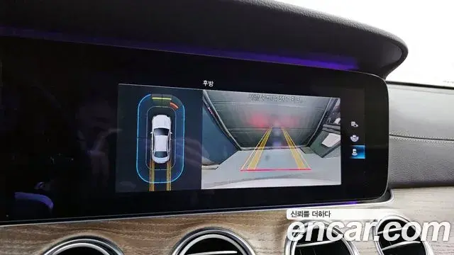 Mercedes-Benz E-Class 2020 — Photo 12/20