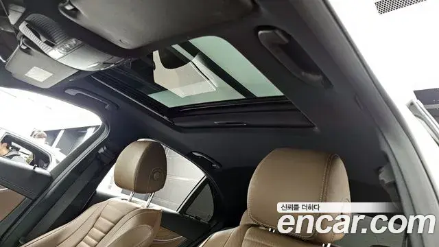 Mercedes-Benz E-Class 2020 — Photo 14/20