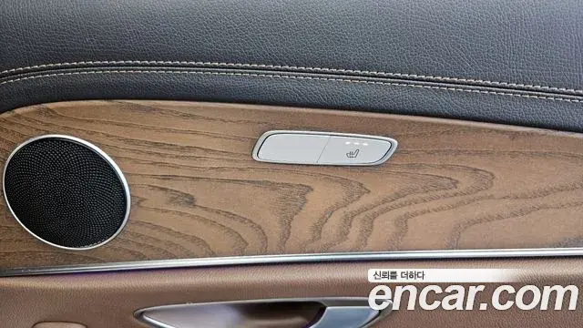 Mercedes-Benz E-Class 2020 — Photo 20/20